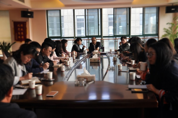 华体会体育（中国）官方网站集团召开2017年度年轻人才培养专题座谈会